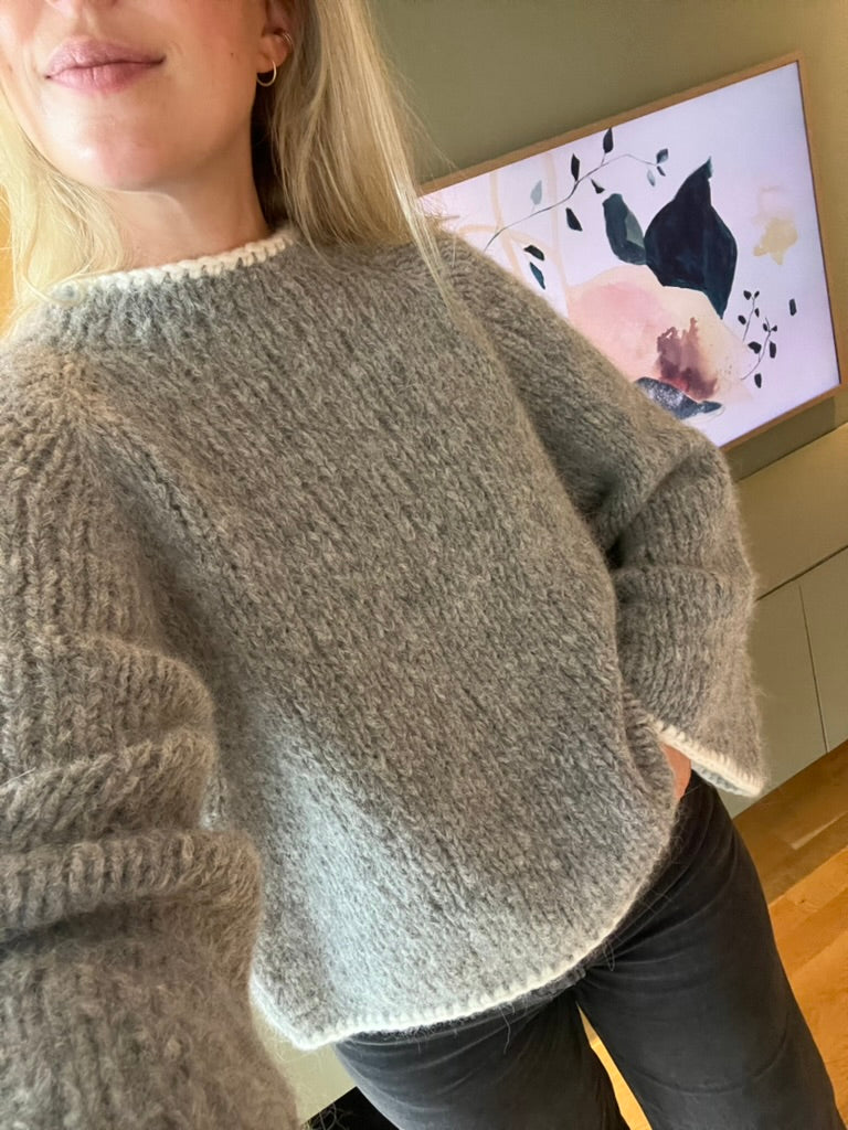 RAINY SWEATER